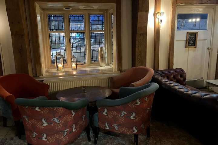 Lounge 30 of 36
