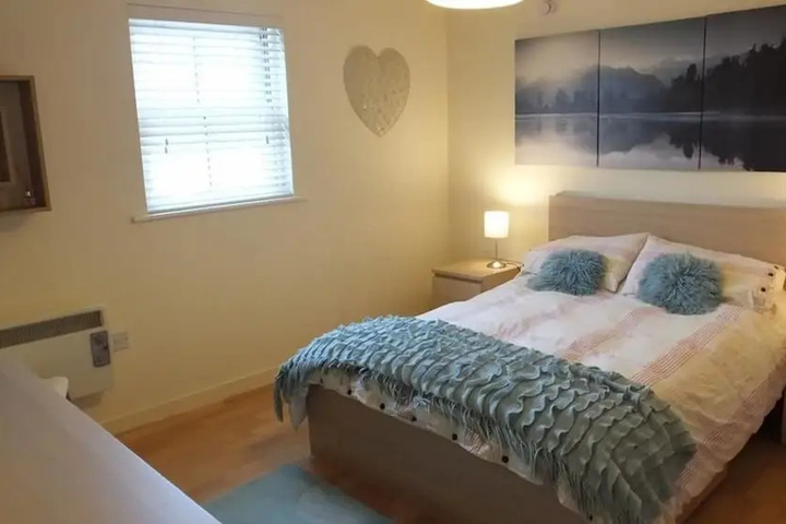 Room 5 of 12