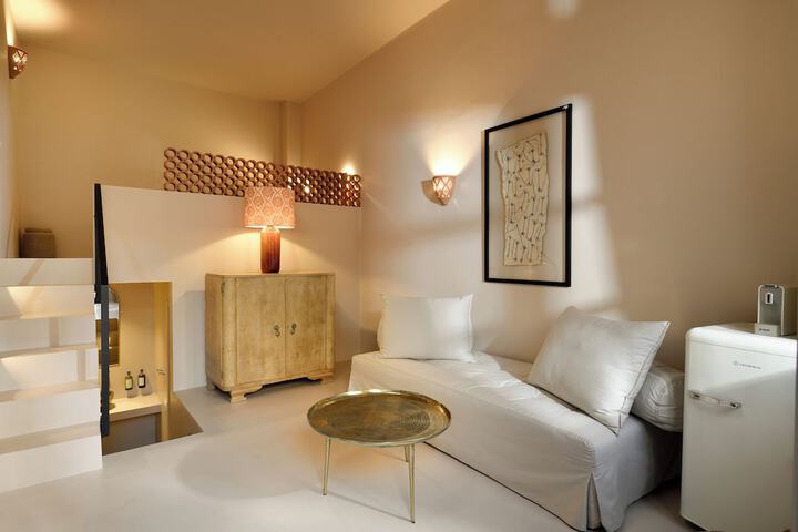 Room 79 of 282
