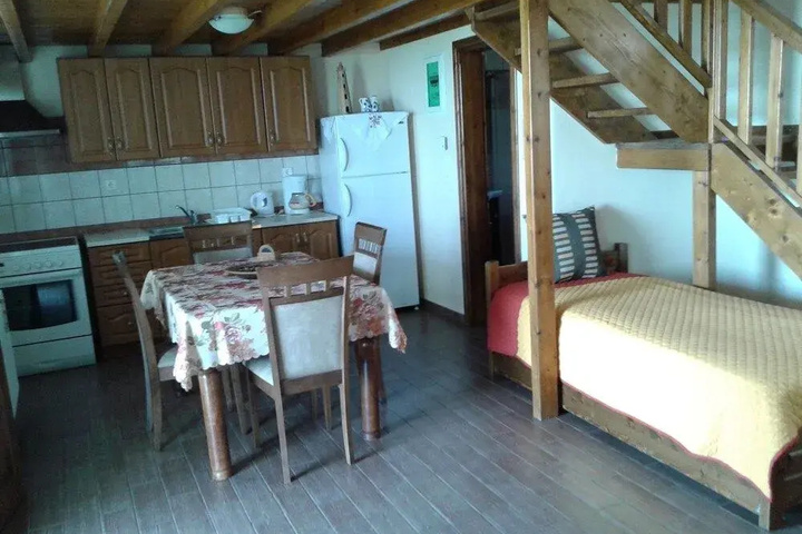 Room 4 of 13