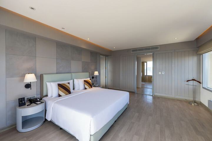 Room 10 of 29