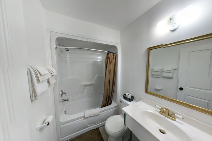 Room 32 of 40