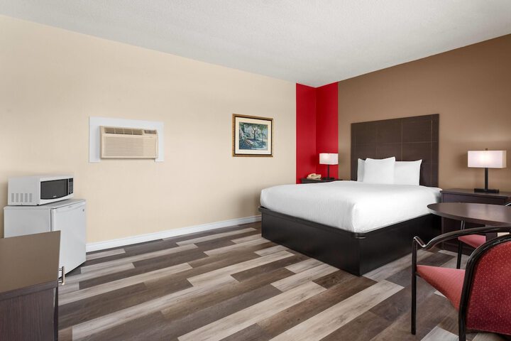 Room 18 of 42