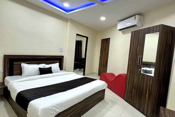 Room 4 of 13