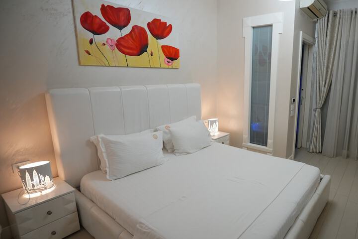 Room 32 of 103