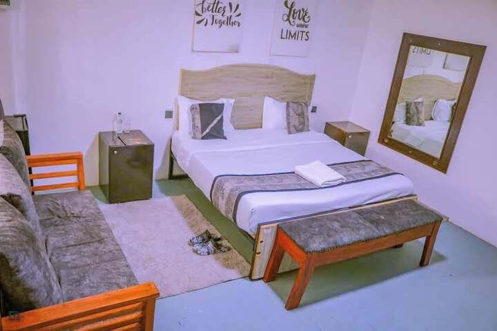 Room 9 of 21
