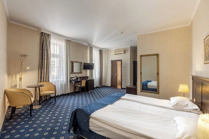 Room 18 of 48