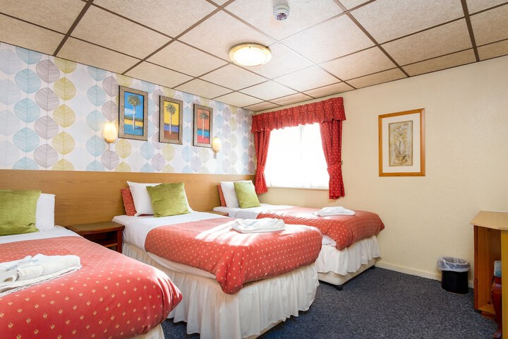 Room 4 of 61
