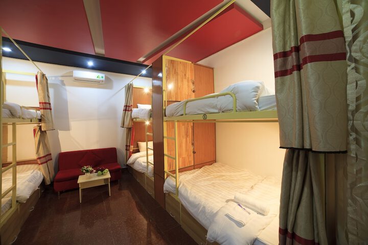 Room 11 of 48