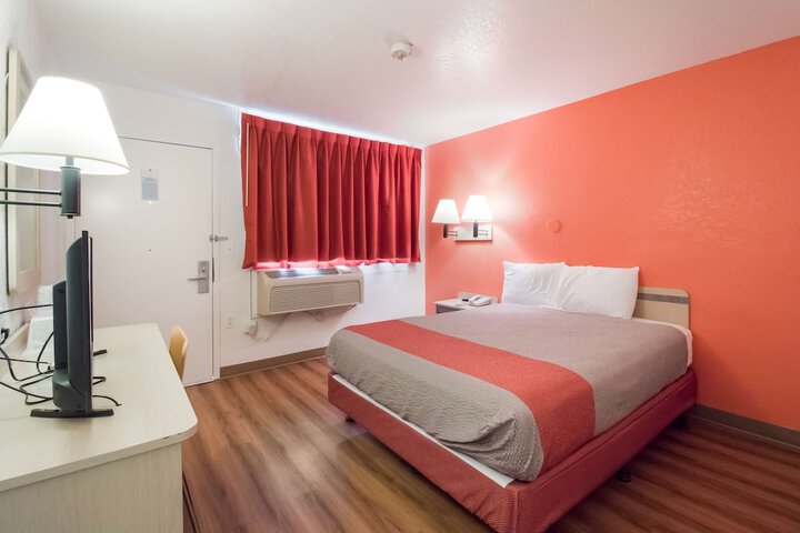 Room 16 of 39