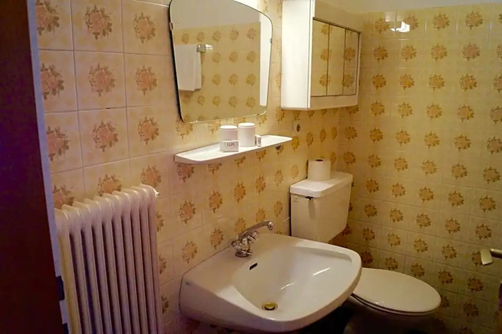 Room 9 of 15