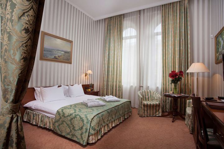 Room 45 of 177