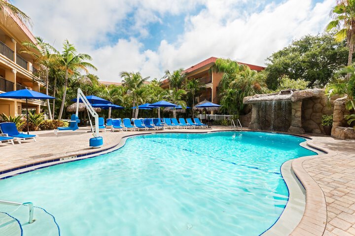 Pool waterfall
