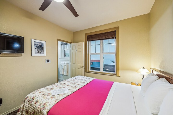Room 15 of 118