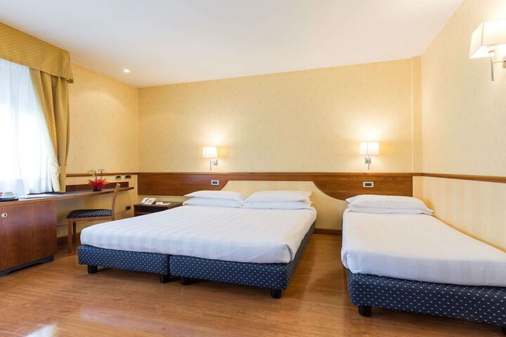 Room 30 of 80