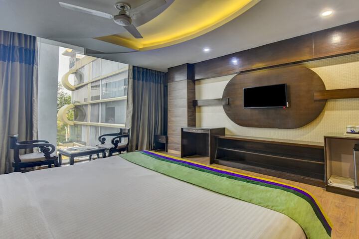 Room 11 of 31