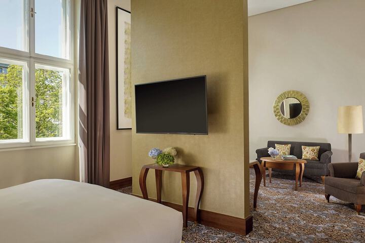 Room 37 of 173