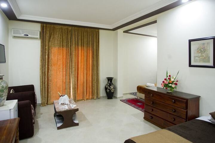 Room 3 of 37
