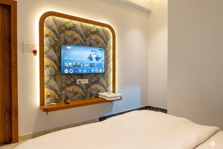 Room 3 of 16