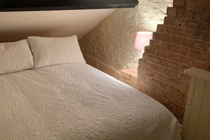 Room 11 of 40