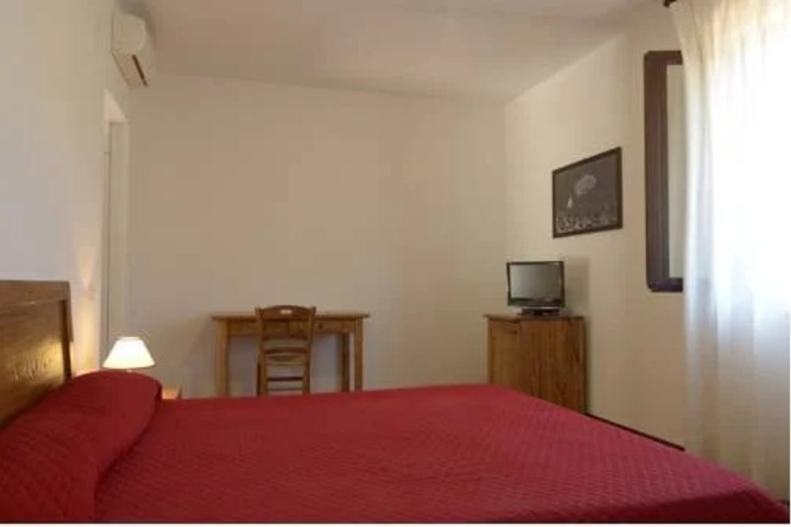 Room 4 of 9
