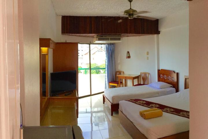 Room 15 of 37