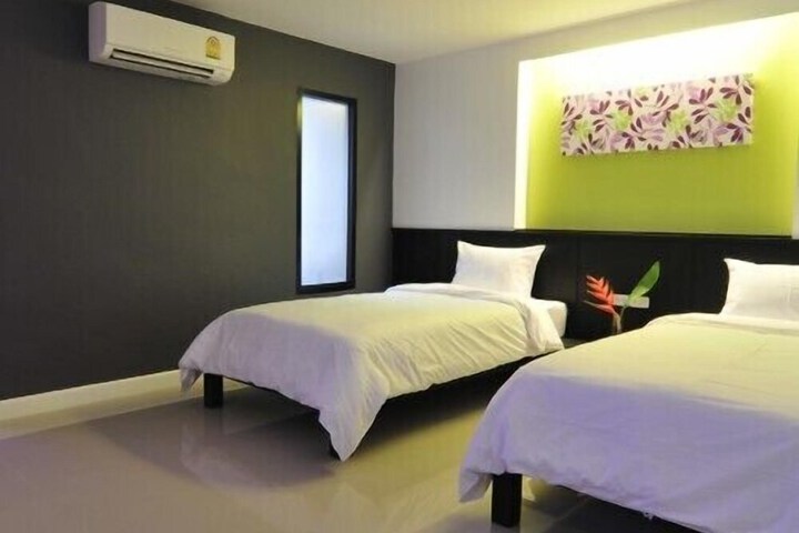 Room 9 of 34