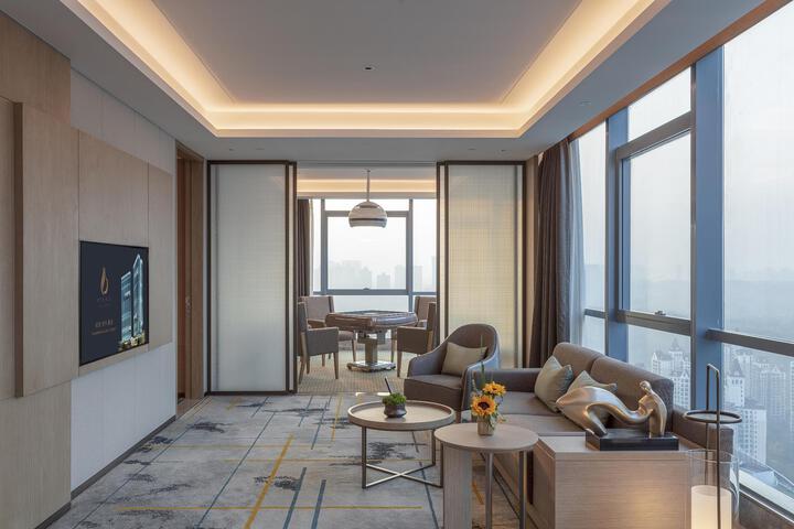 Room 4 of 5