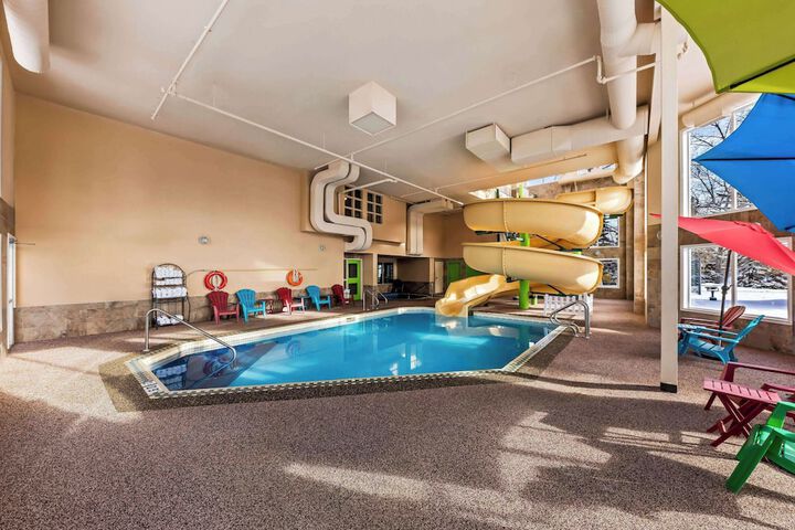 Hotel Pool