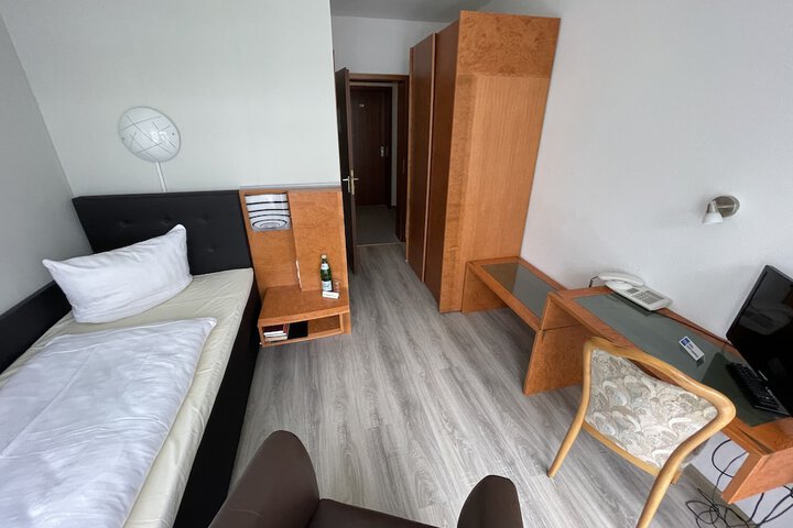 Room 29 of 77