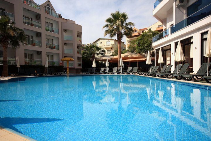 Hotel Pool