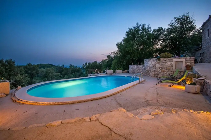 Pool 16 of 20
