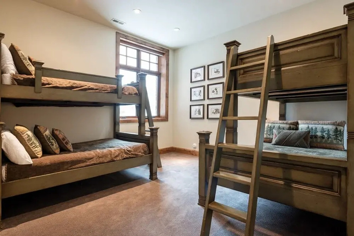 Room 4 of 22