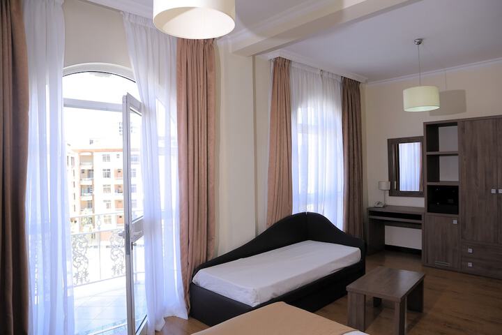 Room 12 of 41