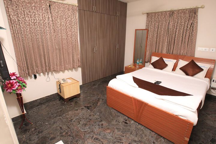 Room 8 of 19