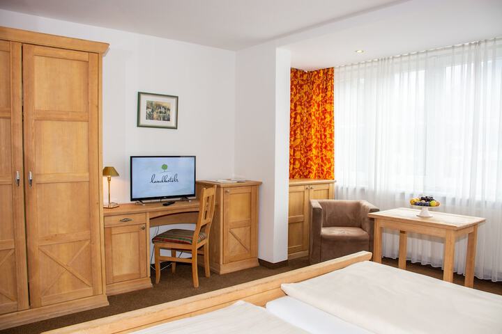 Room 8 of 41