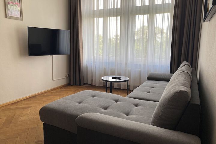 Room 27 of 47
