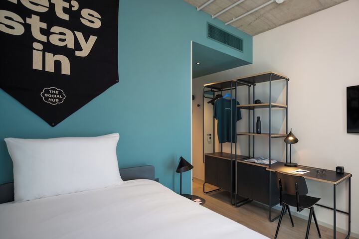 Room 5 of 77
