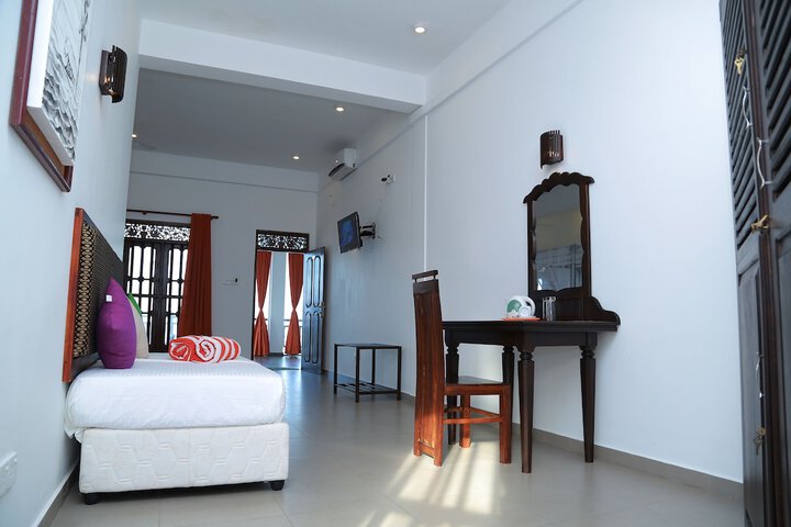 Room 9 of 34