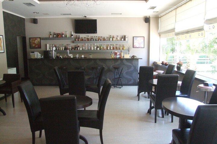 Lounge 16 of 25