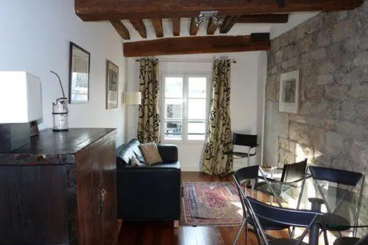 Room 3 of 10