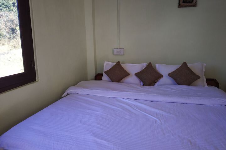 Room 12 of 32