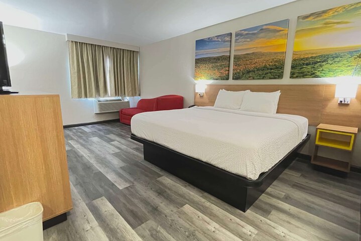 1 King Bed (17 of 24)