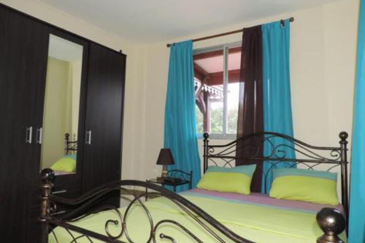 Room 4 of 11