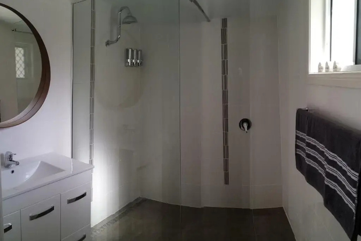 Room 5 of 9