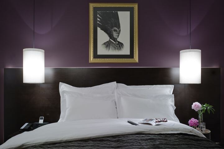 Room 6 of 77