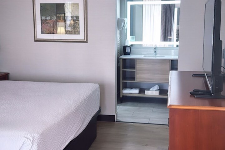 Room 4 of 13