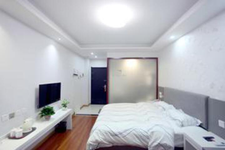 Room 6 of 6