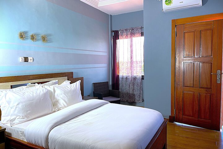 Room 34 of 124