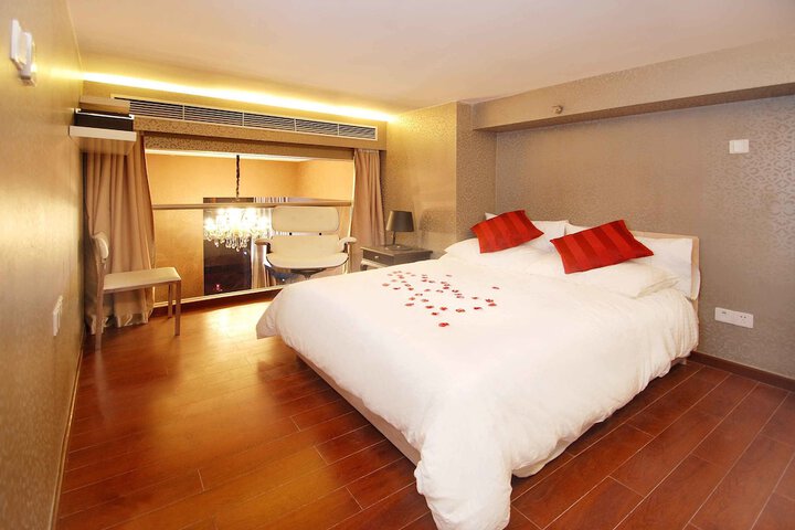 Room 5 of 72